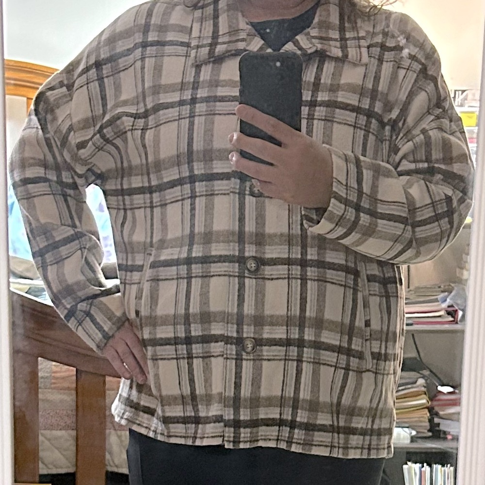 Shacket. Size Large - Picture 7 of 7